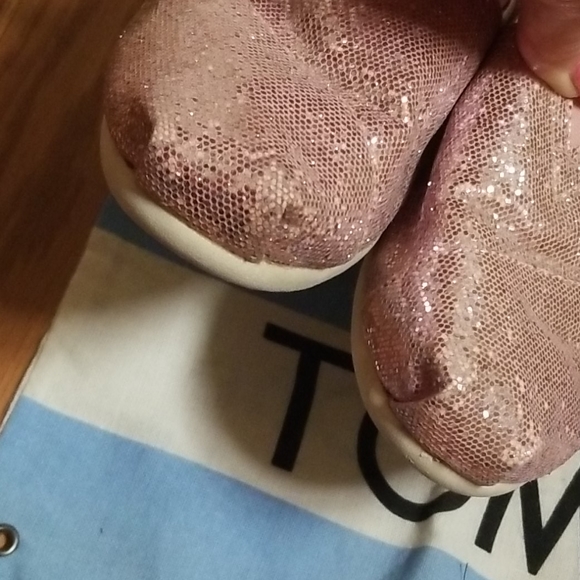 Pink sparkle TOMS size 6.5 - Picture 4 of 8